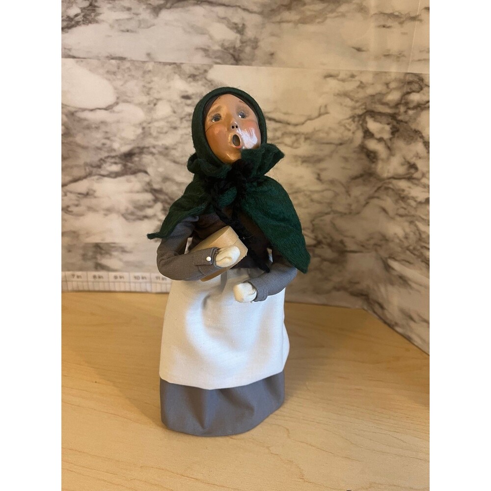 Byers Choice Caroler Pilgrim Girl  1997